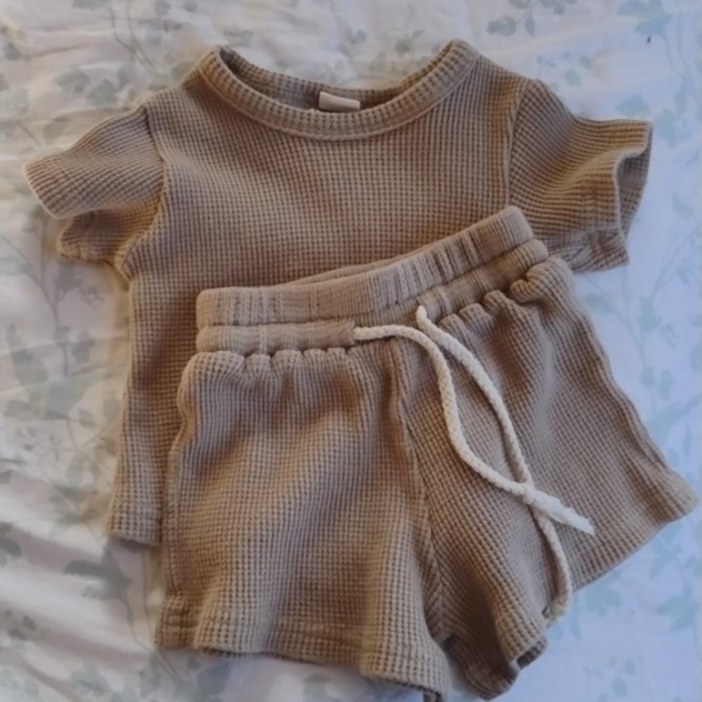 Gender neutral baby 2pc short set